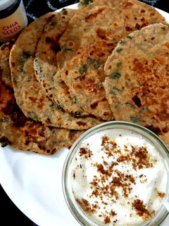 चिया सीड्स एंड मिंट पराठा (Chia seeds and mint paratha recipe in Hindi) रेसिपी मुख्य फोटो