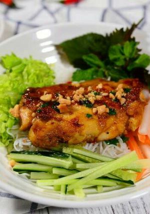Hình của món Bún gà nướng sả ớt.