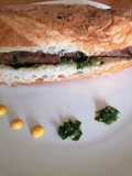 Baguette de chorizo argentino (choripan)