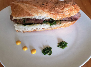 Una foto de Baguette de chorizo argentino (choripan)