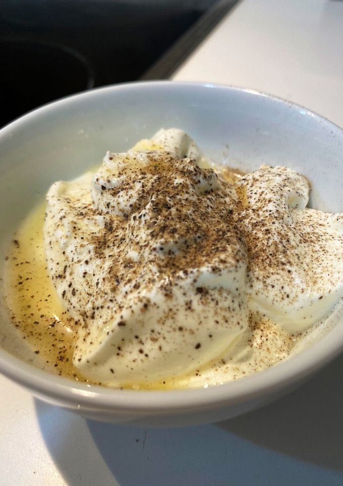 Una foto de Salsa César o de yogur fit