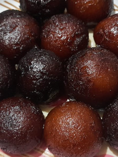 गुलाब जामुन (Gulab jamun recipe in hindi) रेसिपी मुख्य फोटो