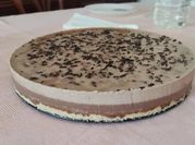 Una foto de tarta dos chocolates