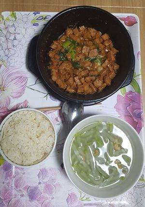 Hình của món Thịt kho tiêu canh bầu.