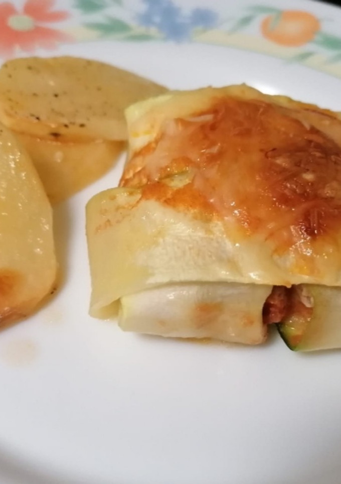 Una foto de Raviolis de calabacín rellenos de carne y queso