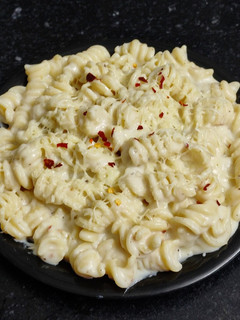 A picture of White sauce macaroni.