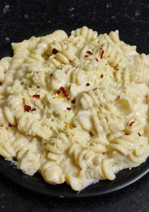 A picture of White sauce macaroni.