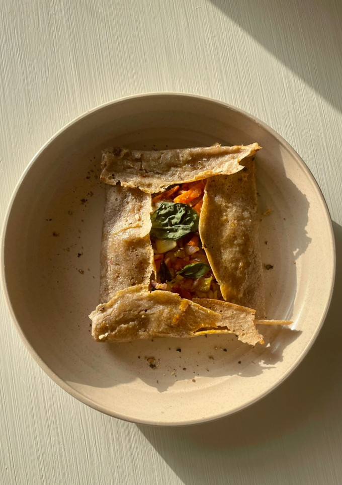 Una foto de Galette bretonne de vegetales y caballa