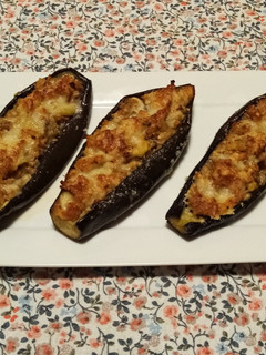 Una foto de Berenjenas rellenas de atún en lata y champiñón