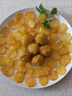 Una foto de Albóndigas en salsa de cebolla