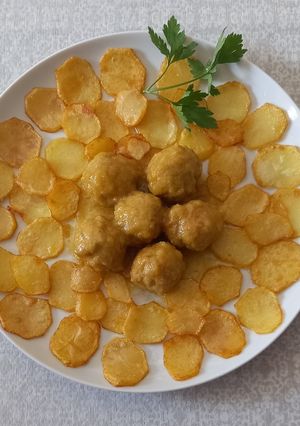 Una foto de Albóndigas en salsa de cebolla
