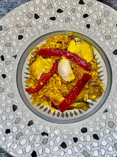 Una foto de Arroz a mi manera, con pollo e higaditos