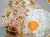Arroz con setas, pollo y huevo