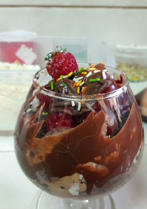 A picture of Ice cream and Berry Parfait.