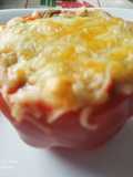 Pimientos rellenos de carne y arroz con queso rallado