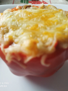 Una foto de Pimientos rellenos de carne y arroz con queso rallado