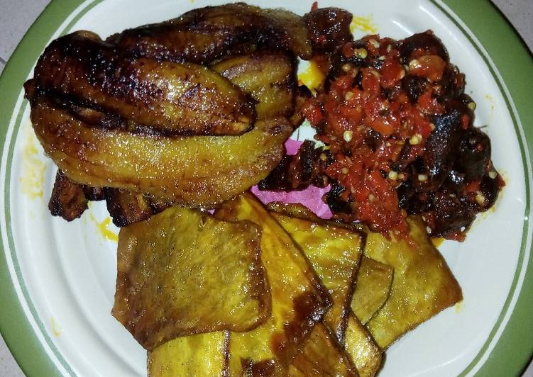 Simple Way to Prepare Award-winning Fried Yam with Fried Plantain and Peppered Fried Kpomo