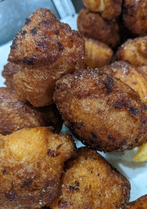 A picture of Deep Fried Cinnamon Crescents.