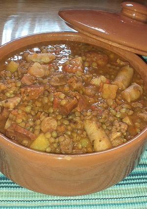 Una foto de Guiso de lentejas💣👩🍳