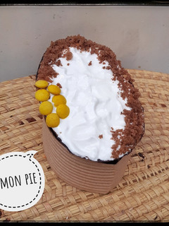 Una foto de Huevos de Pascua rellenos versión lemon pie