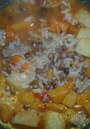 Una foto de Guiso de lentejas y arroz