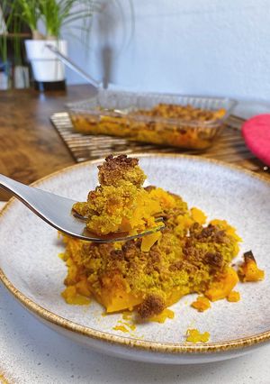 Une photo de Crumble patates douces, coco et noix de cajou