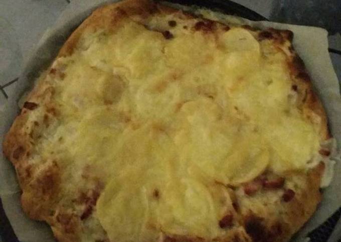 Recette Délicieuse Pizza raclette lardons pomme de terre