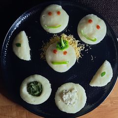 A picture of Instant suji idli.