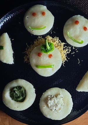 A picture of Instant suji idli.