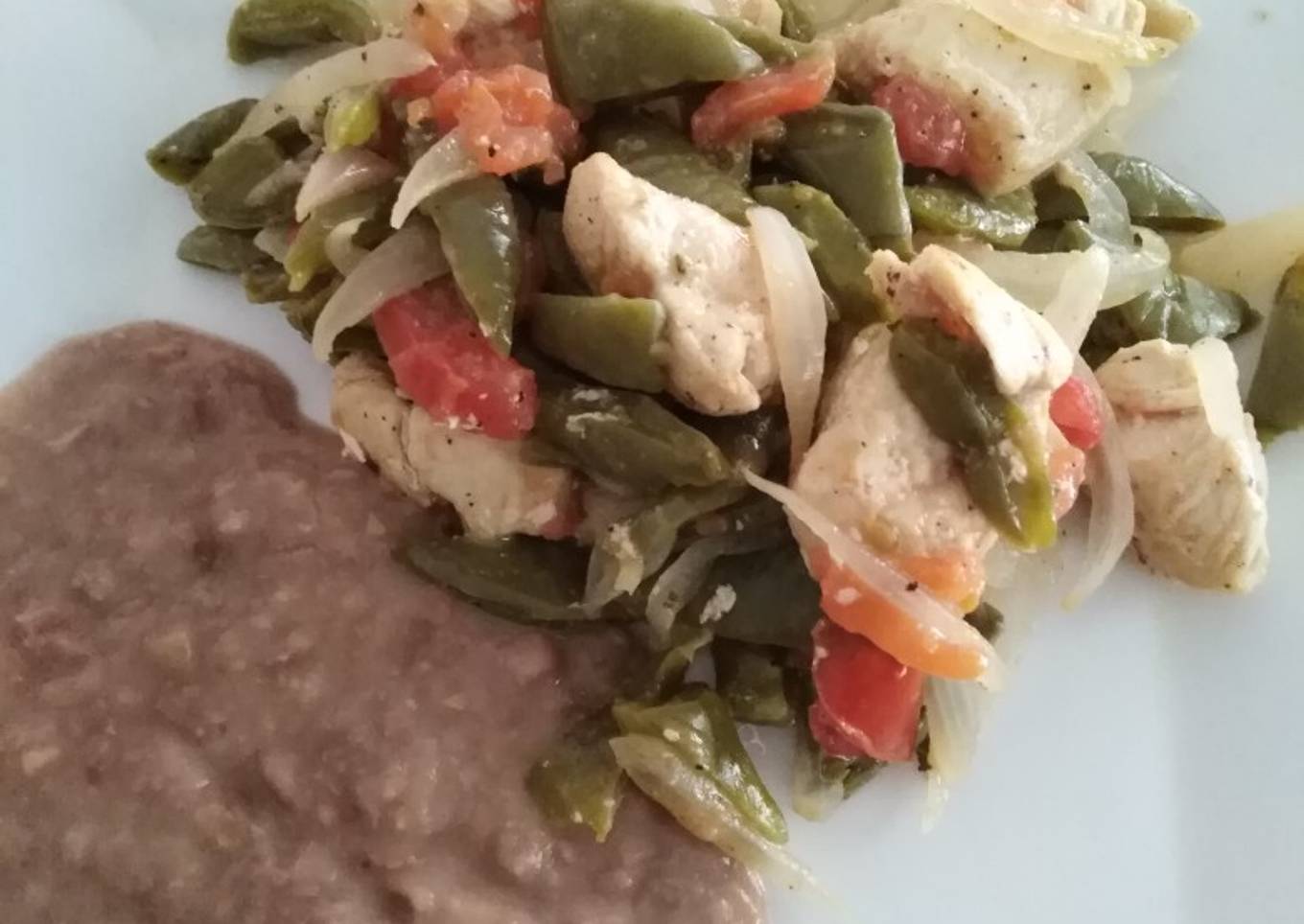 Nopalitos con pollo