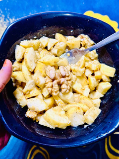 A picture of Guava walnuts salad.