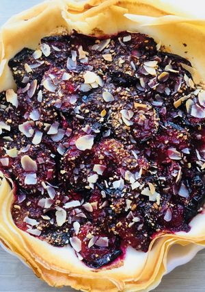 Une photo de Tarte Brick aux Prunes Amandes et Pralin