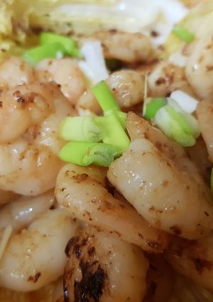 A picture of Prawns in Garlic and Sriracha Sauce.😀.