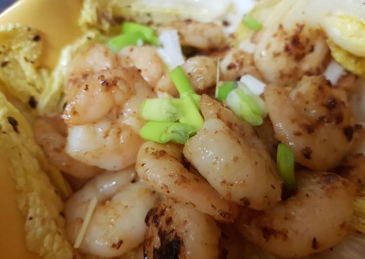 Step-by-Step Guide to Cook Perfect Prawns in Garlic and Sriracha Sauce.😀