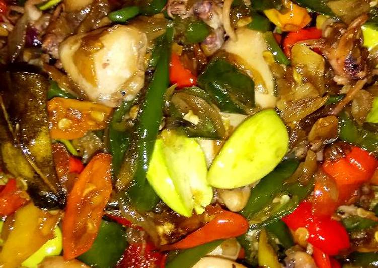 Langkah meracik Cumi asin tumis pete yang praktis