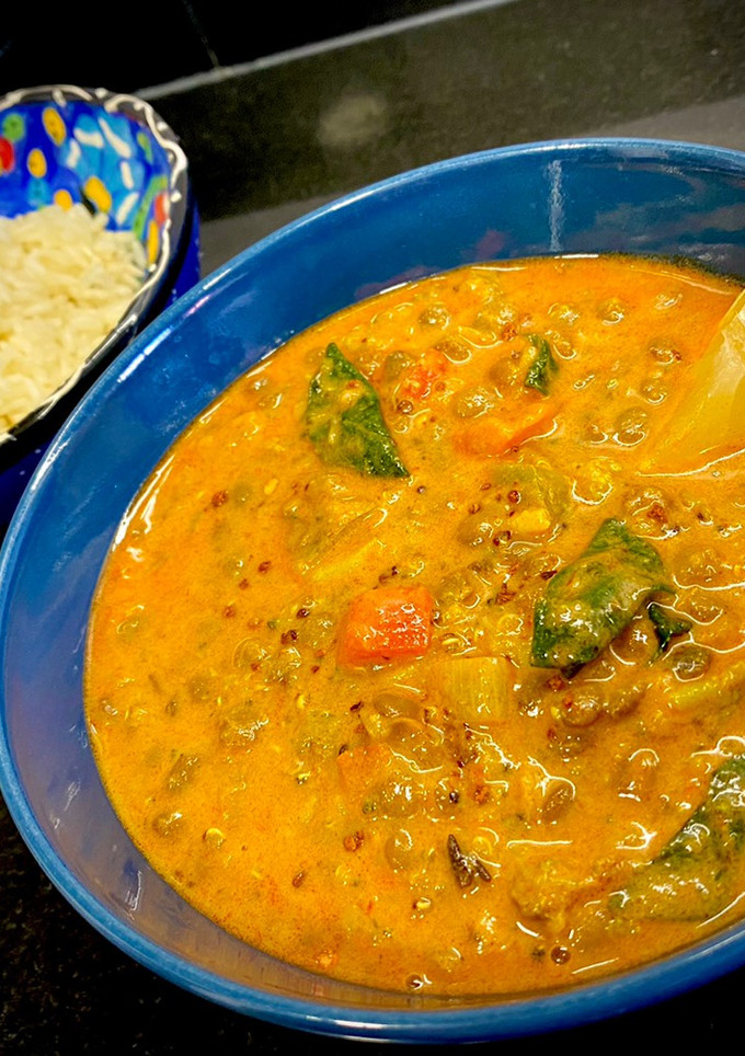 Una foto de Lentejas al curry massaman