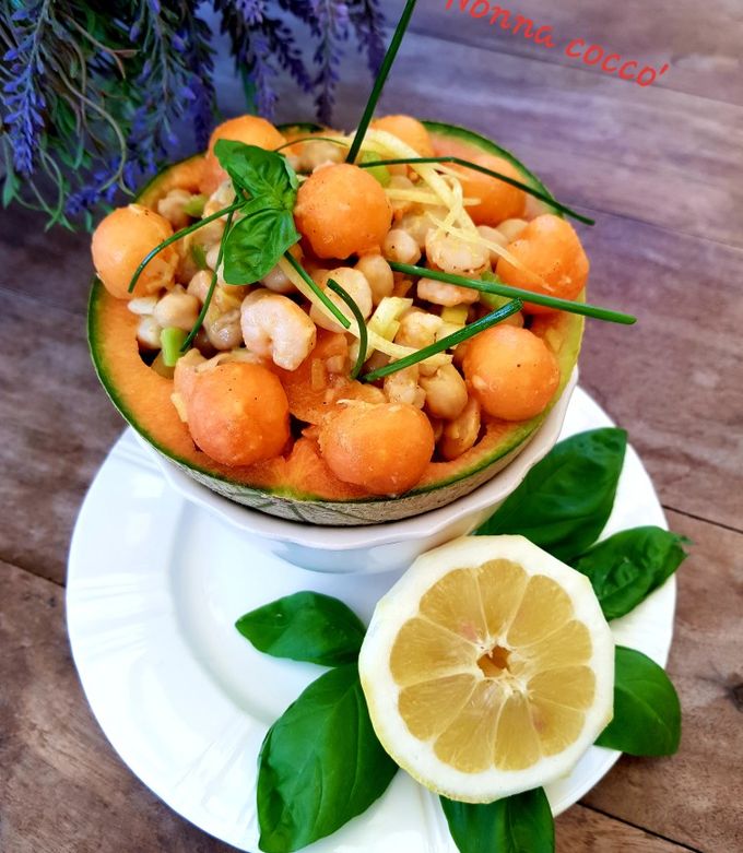 Foto di Insalata di melone ceci e gamberi