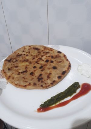 A picture of Aloo paratha.