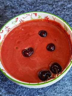 Una foto de Salmorejo de cerezas con Mambo