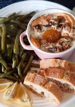 Une photo de Oeuf cocotte saumon fumé champignons