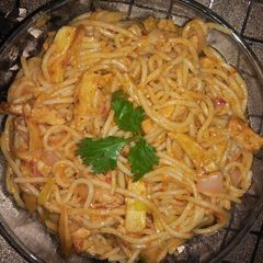 A picture of Spicy chicken spaghetti.