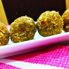 A picture of Ragi churma ladoo.