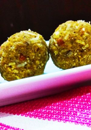 A picture of Ragi churma ladoo.
