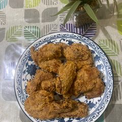 Crispy chicken wings A picture of Crispy chicken wings.