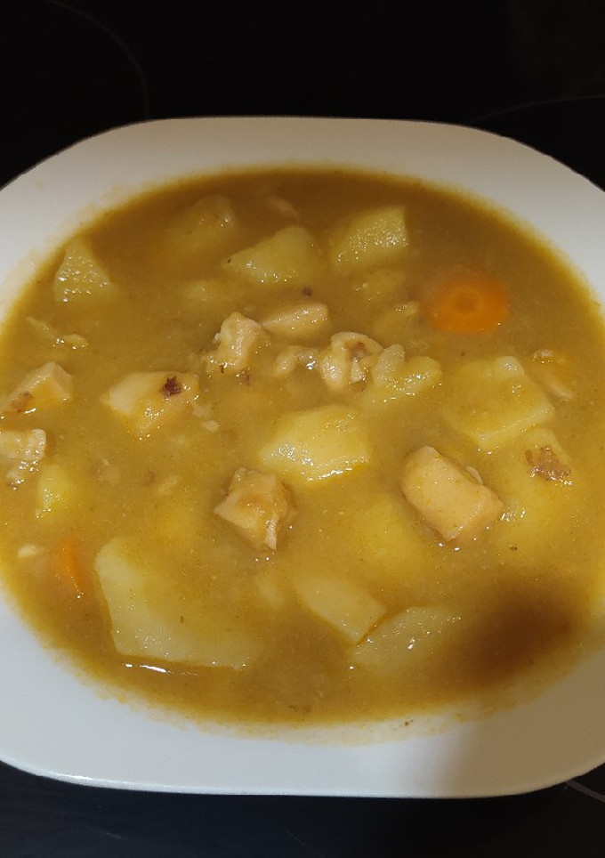 Una foto de Sepia guisada con patatas