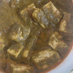 A picture of Palak paneer.