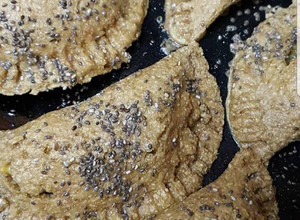 Una foto de Empanadas de Seitán, queso y cebolla al curry con masa de avena