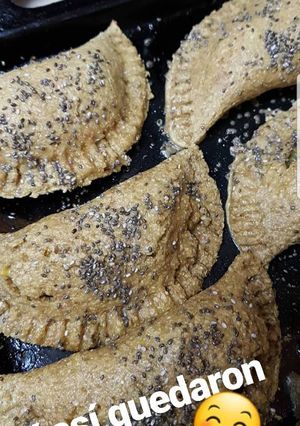 Una foto de Empanadas de Seitán, queso y cebolla al curry con masa de avena