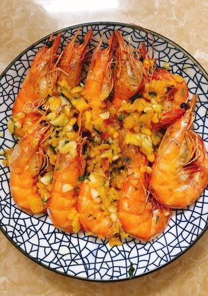 Hình của món Tôm nướng sốt trứng muối.