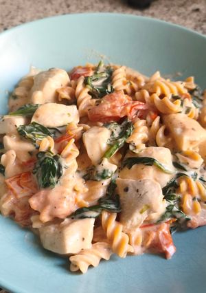 Foto principal de Pollo con Pasta a la Toscana